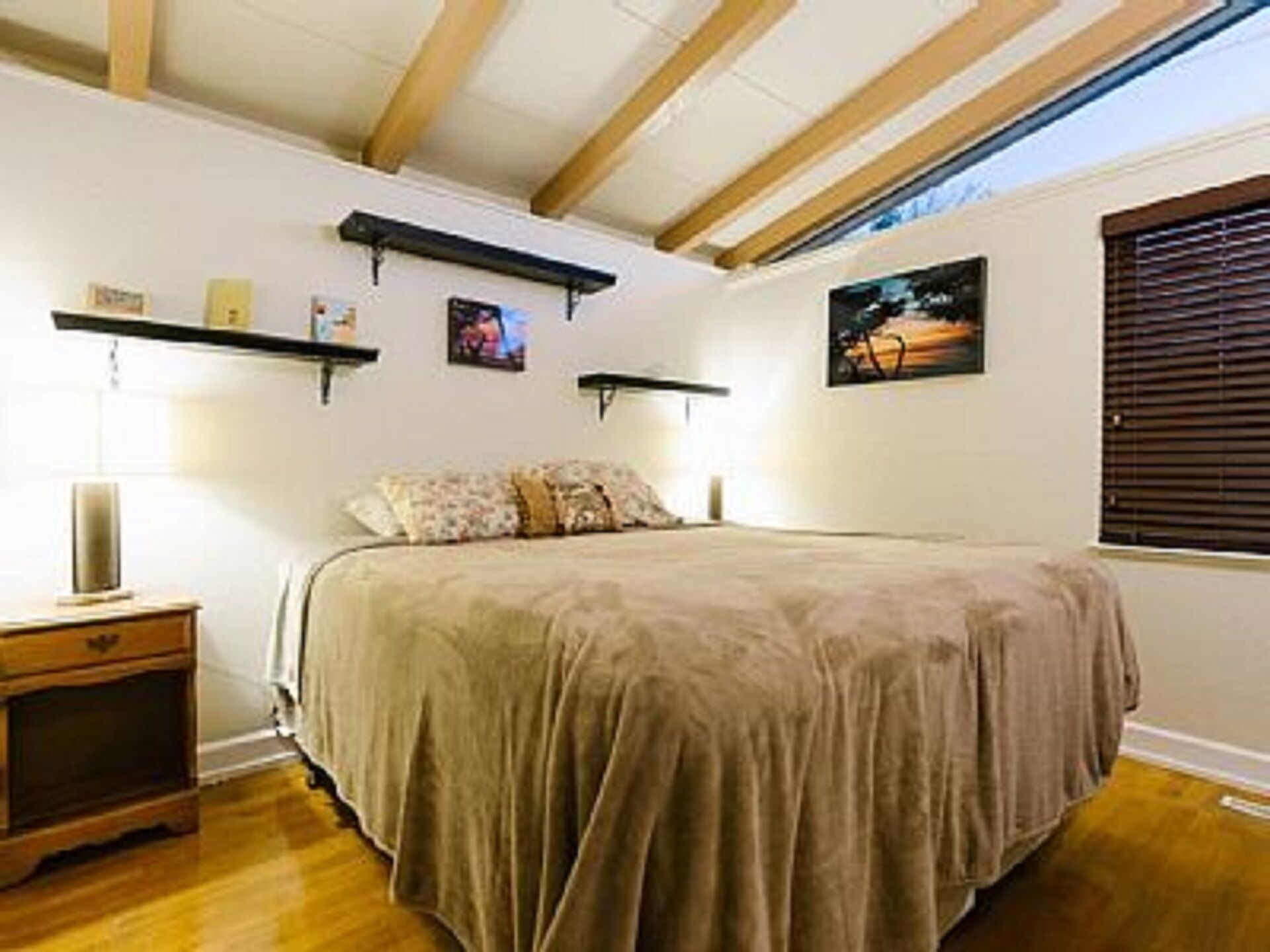 5 bedrooms, free WiFi, bed sheets