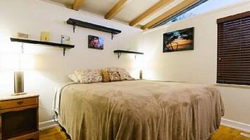 5 bedrooms, free WiFi, bed sheets