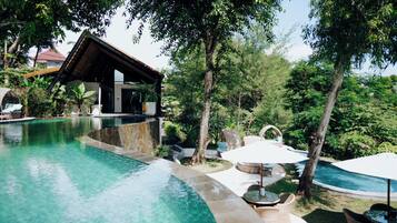 2 outdoor pools, open 7:00 AM to 8:00 PM, sun loungers