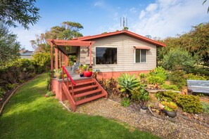 Exterior - Monaro Cottage, 3 bedroom pet friendly home (Eden)