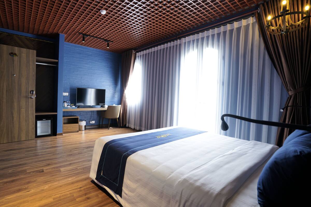 In-room safe, desk, laptop workspace, blackout curtains