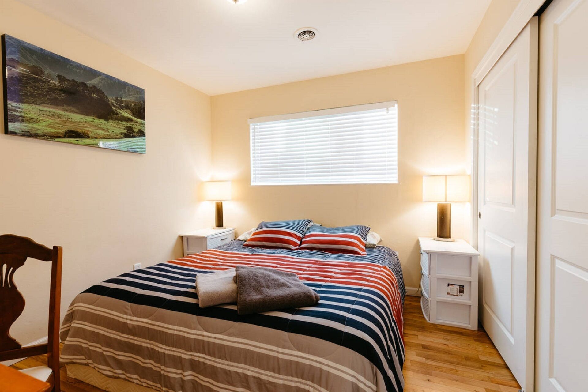 4 bedrooms, WiFi (free), bed sheets