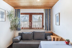 TV - Holiday Apartment "Haus Am Lärchenhang" with Mountain View, Balcony & Wi-Fi (Leutasch)