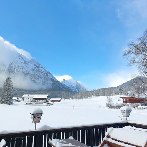 Appartement de vacances "Haus Am Lärchenhang" avec vue montagne, balcon et Wi-Fi