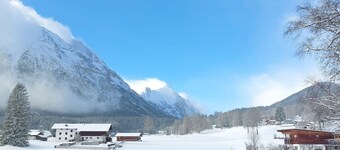 Holiday Apartment "Haus Am Lärchenhang" with Mountain View, Balcony & Wi-Fi