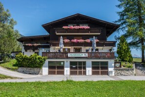 Exterior - Holiday Apartment "Haus Am Lärchenhang" with Mountain View, Balcony & Wi-Fi (Leutasch)