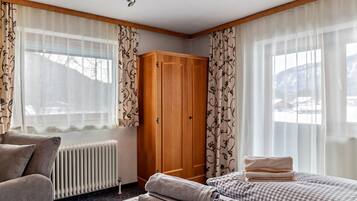 1 bedroom, free WiFi, bed sheets