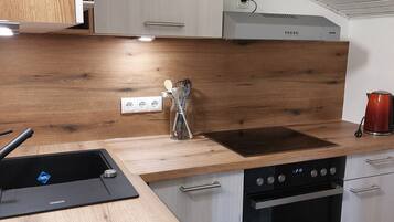 Kühlschrank, Ofen, Herdplatte, Geschirrspüler