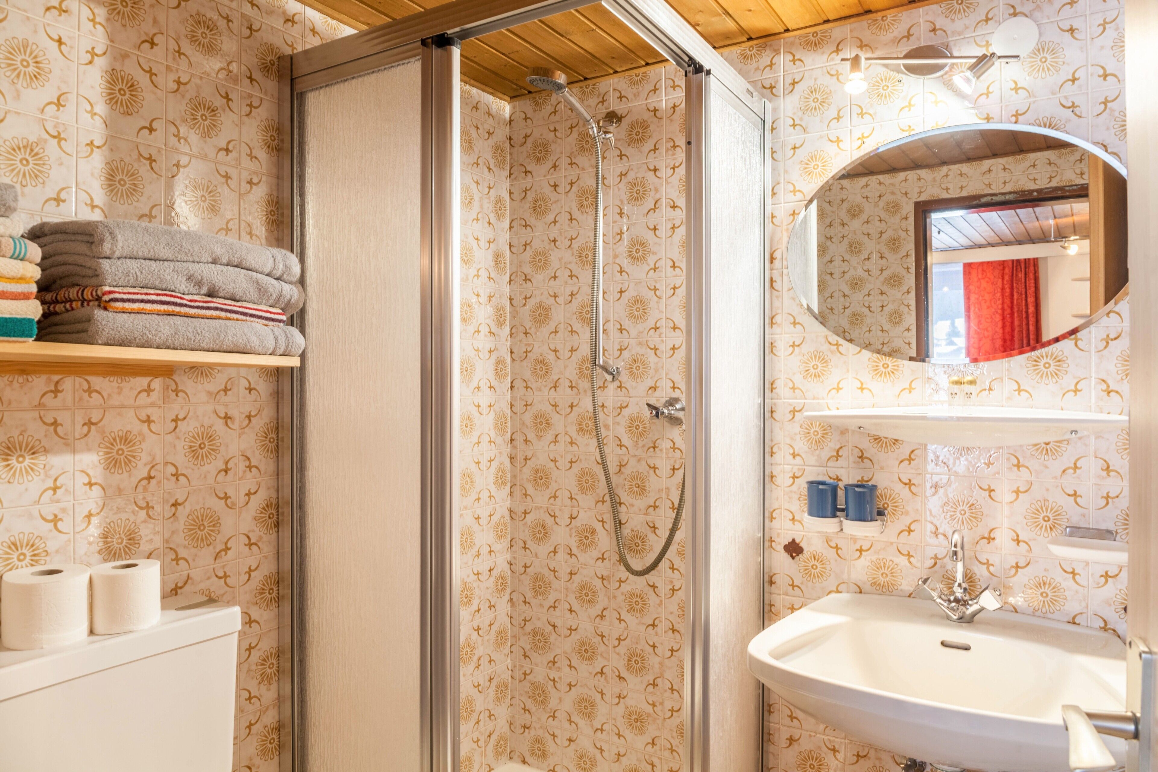 Shower, towels