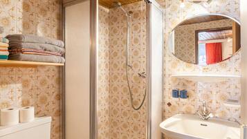 Shower, towels