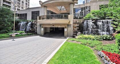 Grand Penthouse - 2BR & 2BTH Walk-in distance to Square One Mall