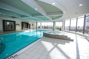 Pool - Grand Penthouse - 2BR & 2BTH Walk-in distance to Square One Mall (Mississauga)