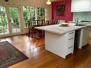 Dining - Art House on the park (Fitzroy North)