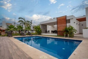 Pool - Contemporary Home | 3BR | Prime Downtown Area (Cancún)