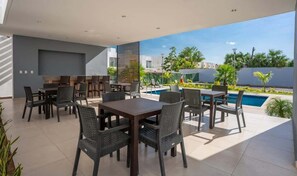 Outdoor dining - Contemporary Home | 3BR | Prime Downtown Area (Cancún)