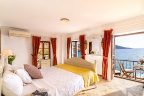 3 makuuhuonetta, tallelokero huoneessa, silitysrauta/-lauta