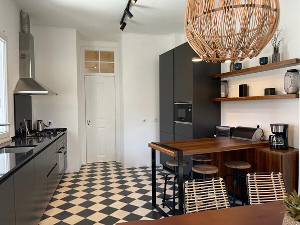 Fridge, microwave, oven, stovetop