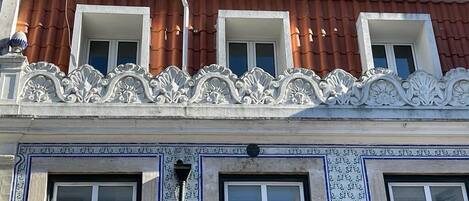 تفاصيل الفندق من الخارج