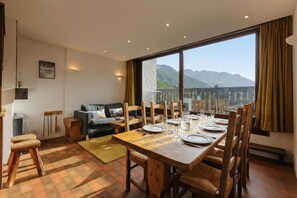 Dining - La Maison De Montroc, Le Tour (Argentière), France (Le Tour (Argentière))