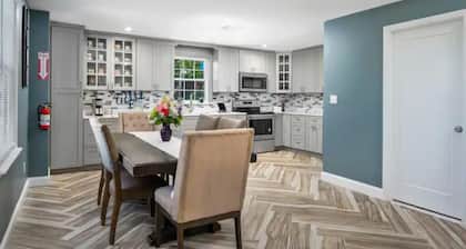 Colorful, Comfy & Modern - Close to NYC - Parking!