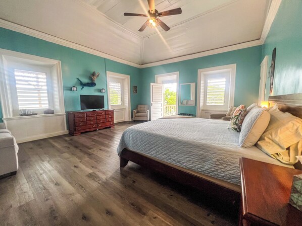 Iron/ironing board, free WiFi, bed sheets - VERY Spacious 3rd floor unit with gorgeous ocean view and wrap around porch (Frederiksted)