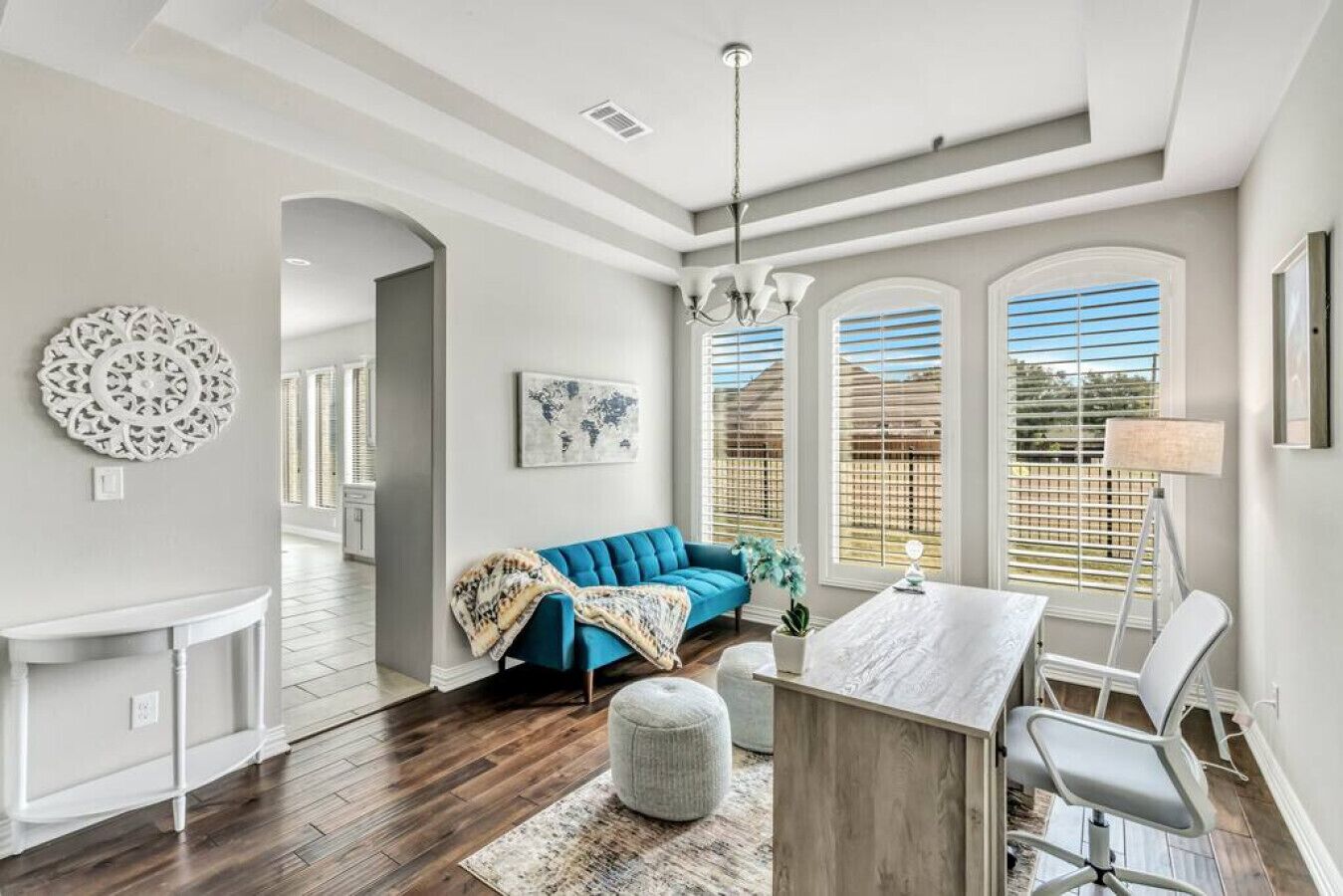 TV, peis og kontorer