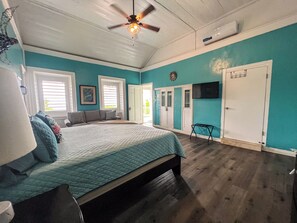 Iron/ironing board, free WiFi, bed sheets - 3rd floor unit with Picturesque Ocean View and outdoor seating! (Frederiksted)