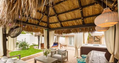 Whole Luxury Pool & Spa with Amazing Features & Stunning Backyard