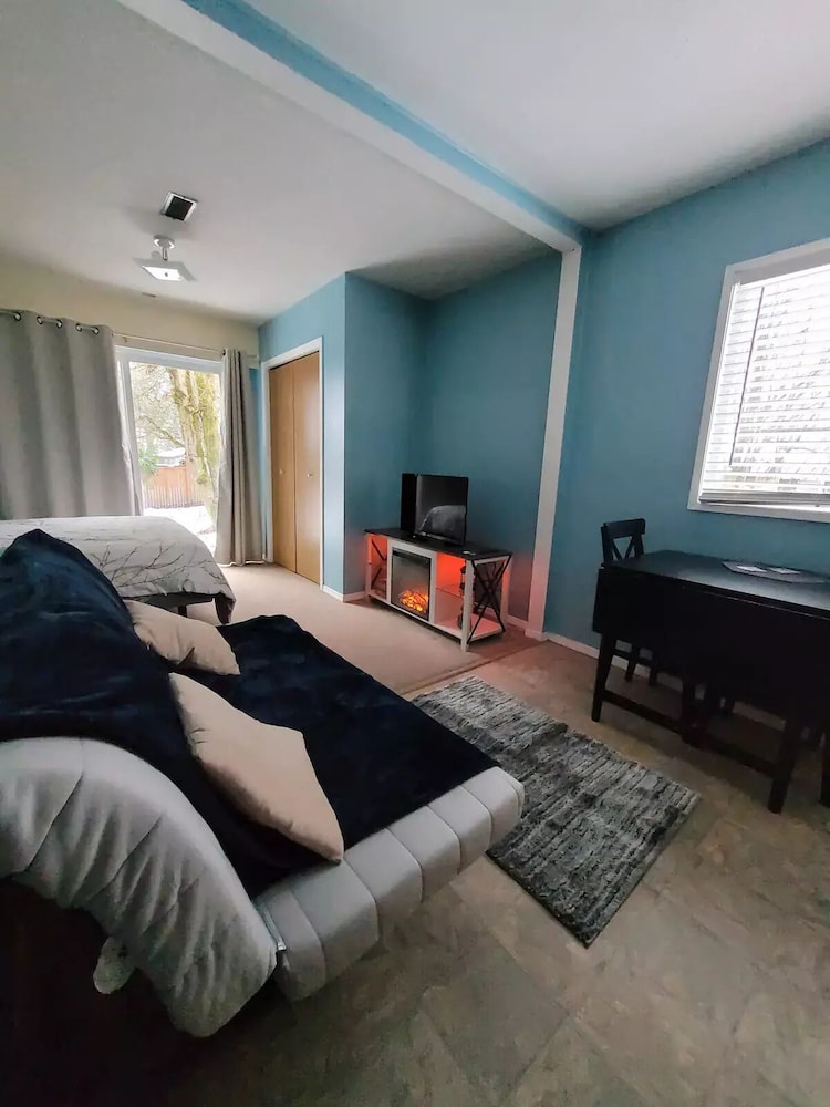 Private Guest Suite with Hot Tub Close to Trails Port Alberni Vrbo