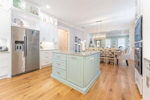 Fridge, microwave, oven, stovetop - Sleeps 16, Private Pool, 2 Min. Walk to Village! (St. Simons Island)