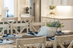 Dining - Sleeps 16, Private Pool, 2 Min. Walk to Village! (St. Simons Island)
