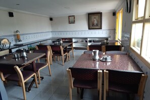 Dining - Pine Borough Inn (Kodaikanal)