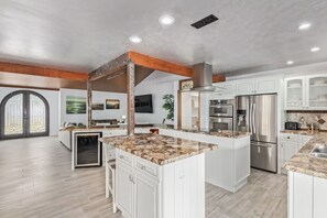 Private kitchen - #1 Villa Palm Oasis - Resort Pool - Private Pickleball (Glendale)