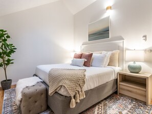 2 bedrooms, desk, travel cot, free WiFi