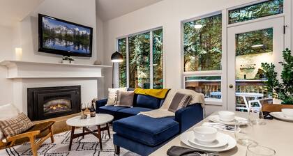 Snowater resort Corner Condo w/ River View & amenities. Close to Mt. Baker & trails