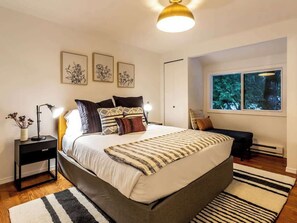 Iron/ironing board, travel crib, free WiFi, bed sheets
