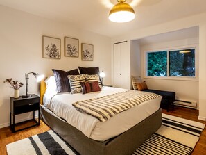 2 bedrooms, desk, travel cot, free WiFi