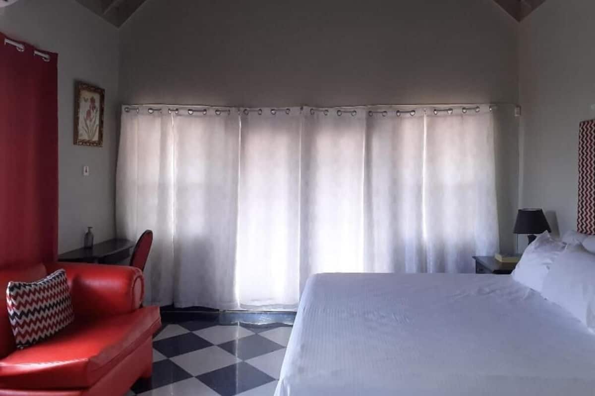 Basic Room | Blackout drapes, iron/ironing board, WiFi (free)
