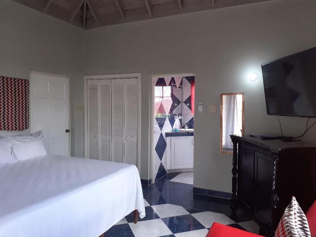 Cortinas blackout, tabla de planchar con plancha y wifi gratis 