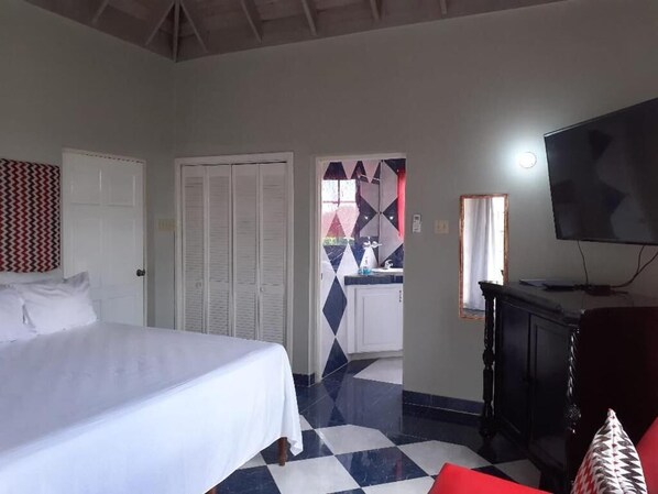 Rideaux dâobscurcissement, fer et planche Ă repasser