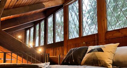 Cozy Snowline Cabin w/ Hot Tub - Minutes from Baker