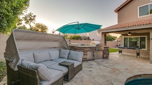 BBQ/picnic area - Luxe Scottsdale Home W/pool, Spa, & Tesla Charger (Scottsdale)
