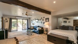 Studio (5 Bedrooms)