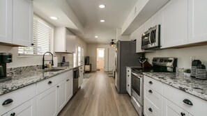 Studio (4 Bedrooms) | Private kitchen | Fridge, microwave, oven - Upgraded 4-bdrm Beautiful Home W/pool! (Glendale)