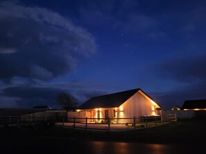 المنشأة من الخارج