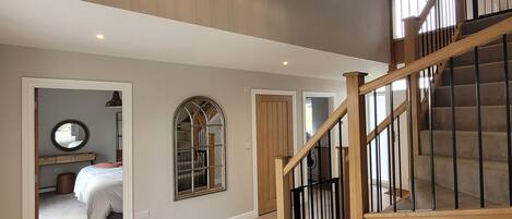 5 bedrooms, iron/ironing board, free WiFi, bed sheets