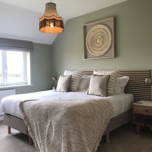 5 Schlafzimmer, Bügeleisen/Bügelbrett, kostenloses WLAN, Bettwäsche