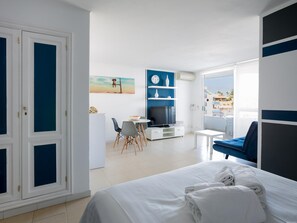 Iron/ironing board, Internet, bed sheets - 313 Green Park with Pool and Private Garden (Golf del Sur)