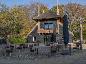 Outdoor dining - Luxury accommodation at the edge of the forest (Ulvenhout (AC))