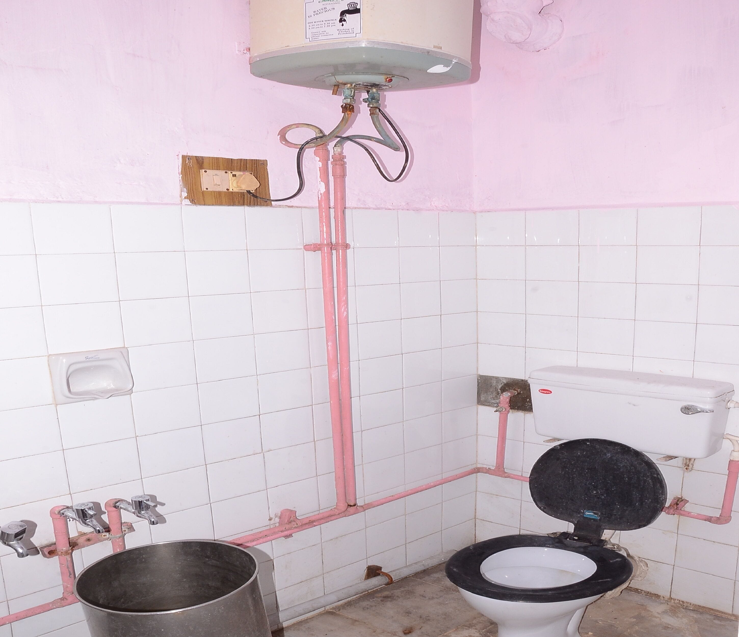 Habitación estándar | Baño | Ducha, cabezal de ducha tipo lluvia y toallas
